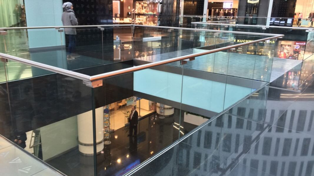 Nowoczesne balustrady szklane do domu i biura. Zobacz inspiracje i porady!